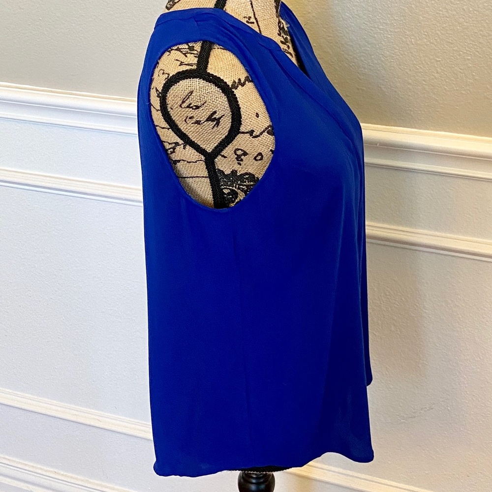 ~Apt. 9~ royal blue sleeveless blouse. Size small. - Picture 3 of 5